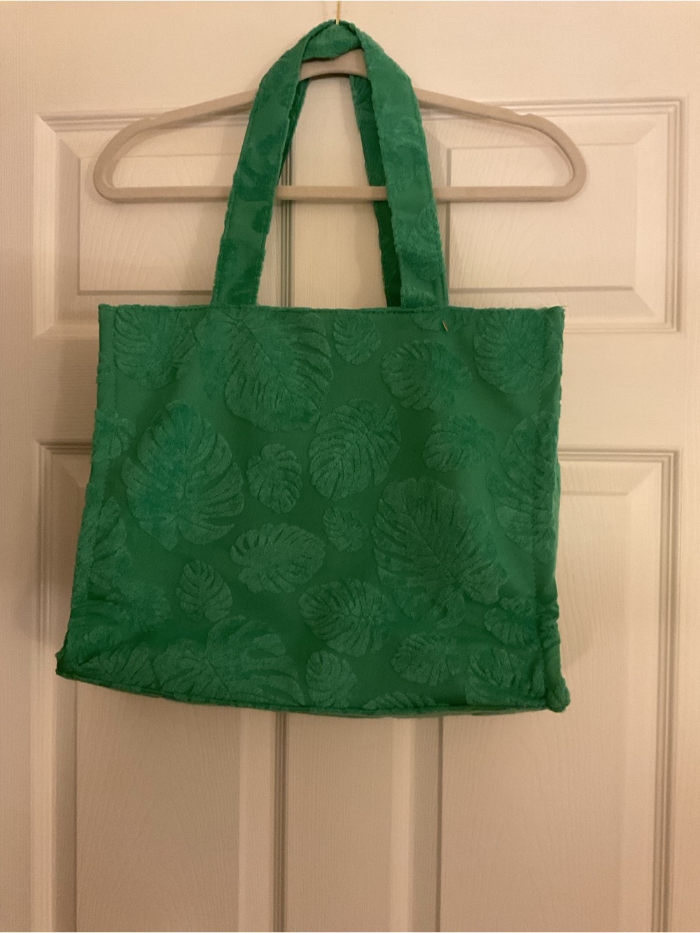 NWOT Urban Expressions Green Terry Cloth Monstera Palm Leaf Tote Bag Beach Pool